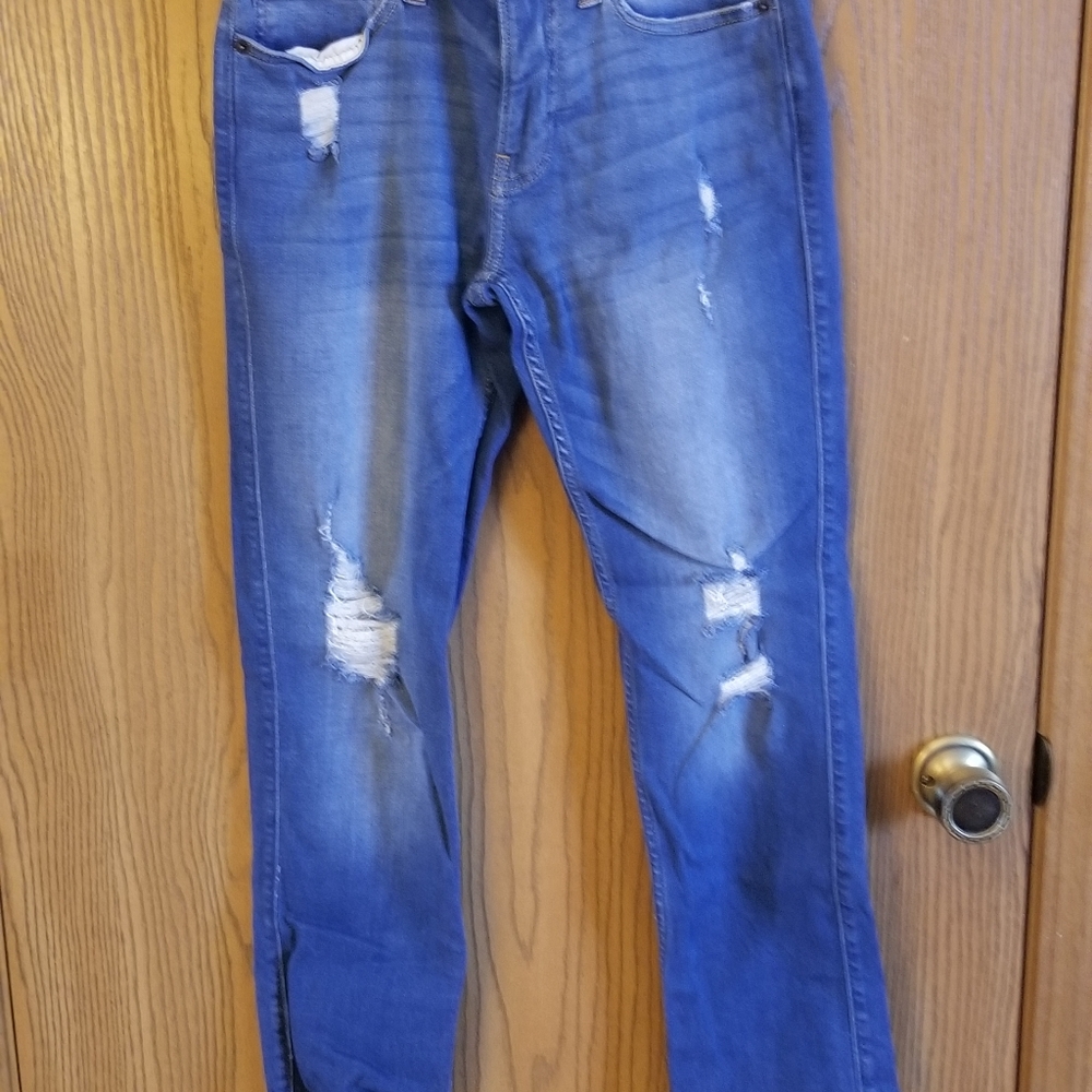 Guy's distressed Hollister Jeans